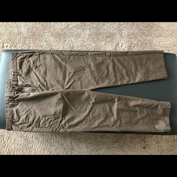 Flawless, Excellent condition, brand name clothes! - Picture 3 of 3